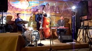3.04 John Marshall &amp; Jazz Classic Trio в Африке