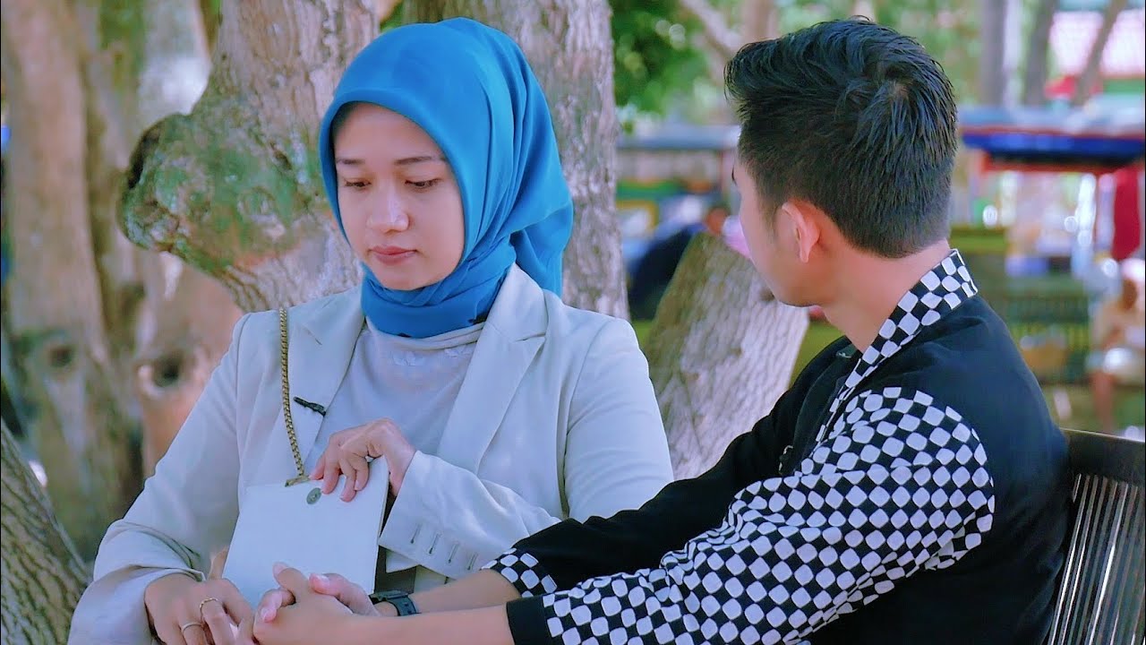 DIREKTUR UTAMA NYAMAR JADI SUPIR PANGGILAN DEMI DAPATKAN WANITA INI ! Endingnya Bikin Ngakak & Baper