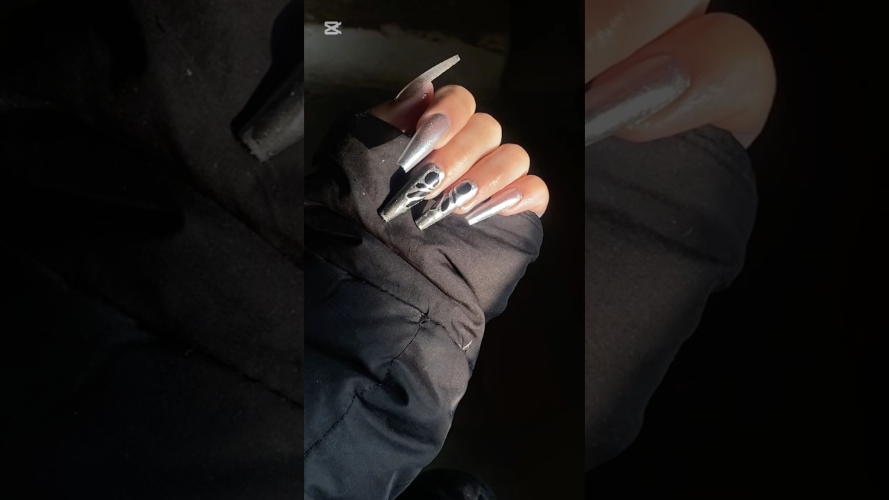 My kinda combination 🖤🦋 