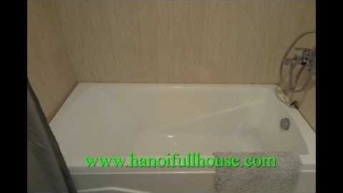 Căn hộ dịch vụ một phòng ngủ, thiết kế hiện đại, sàn gỗ, có bồn tắm nằm ở Hồ Tây cho thuê