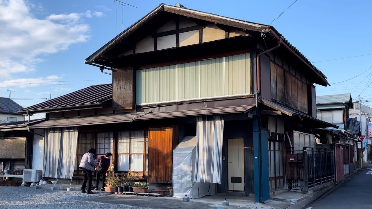 Watch The Tomioka Silk Mill and Related Industrial Heritage during the day