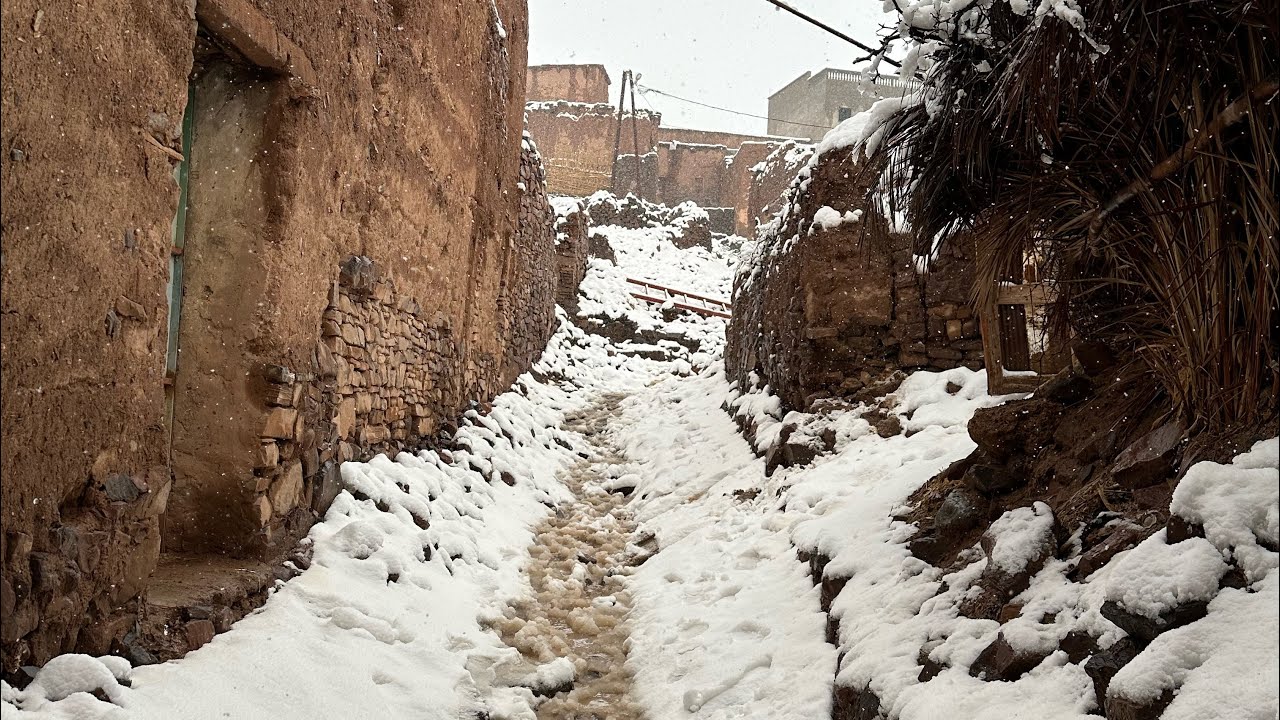 تساقط الثلج ينشر أجواء الفرحة والبهجة في قرية تسليت أيت ضوشن