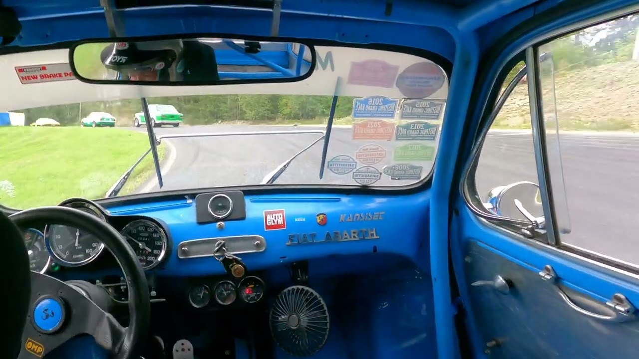 Historic Grand Race 2023 1-kisalähtö, punaisilla keskeytys.