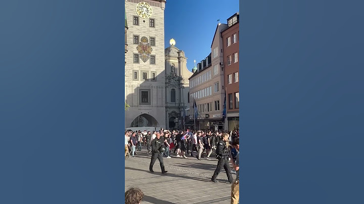 Gruppe Fußballfans in München beim Champions League Finale 2025: Paris Saint-Germain & Inter Mailand