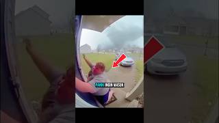 Pria Ini Terhisap Angin Puting Beliung