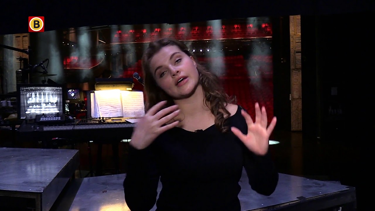 Vajèn van den Bosch geeft backstage rondleiding bij musical On Your Feet YouTube Vajèn van den Bosch geeft backstage rondleiding bij musical On Your Feet YouTube