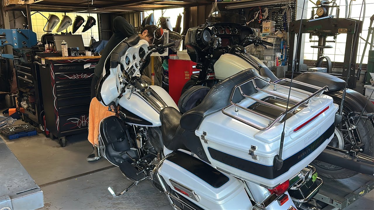 Harley Ultra Major Overhaul! (Part 1) ~Off to pick it up!~ - YouTube