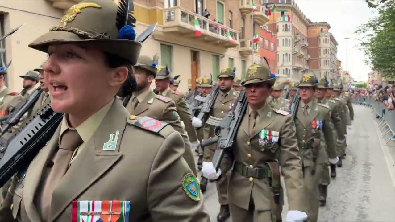 Adunata alpini a Biella. La sfilata Truppe Alpine. Leggi su vocepinerolese.it