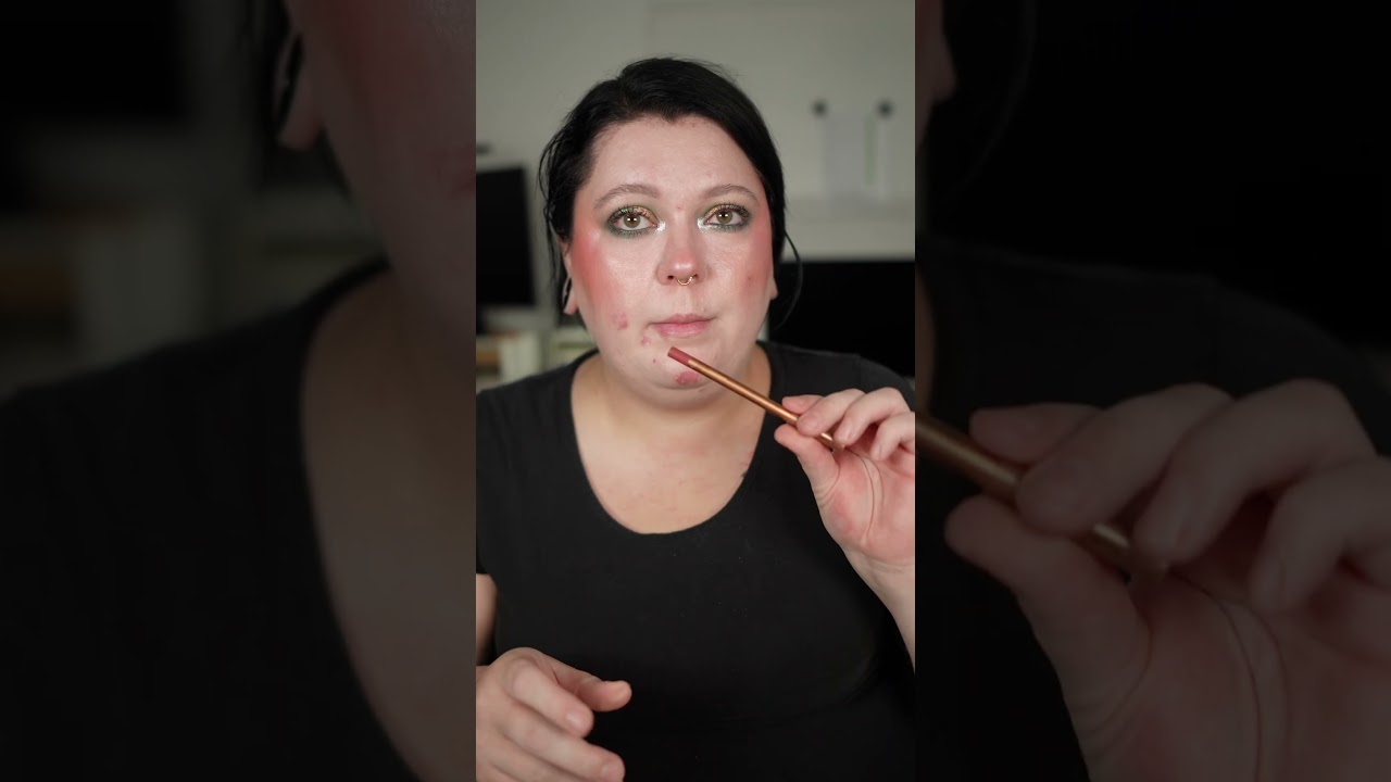 Charlotte Tilbury  Kissing Lipstick in 90s Pink