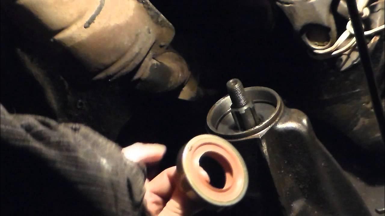 Как снять сальник хвостовика. 2. Сальник кпп хвостовика форд транзит 2. Как снять сальник хвостовика. Как снять сальник хвостовика.