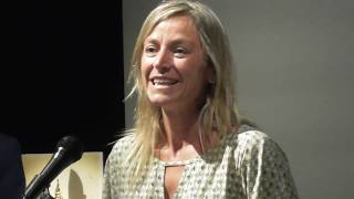 Susana Hernán, alcaldesa de Castro Urdiales agradece a la Fundación La Caixa su exposición