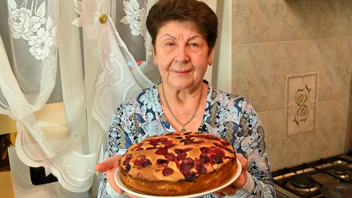 Вишневый пирог со сметанной заливкой – объедение для всей семьи