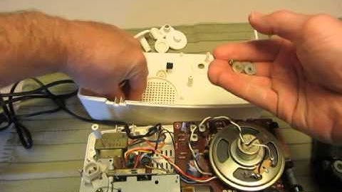 Disassembly of the Panasonic RC-6025 Flip Clock - by FlipClockFans.com