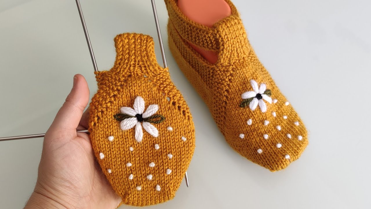 Ayağınıza çok yakışacak 💯Üzeri işlemeli iki şiş patik yapılışı #knitting  #keşfet #knitting #very