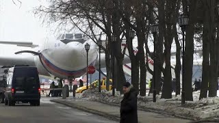Russian diplomats expelled from U.S. arrive in Moscow