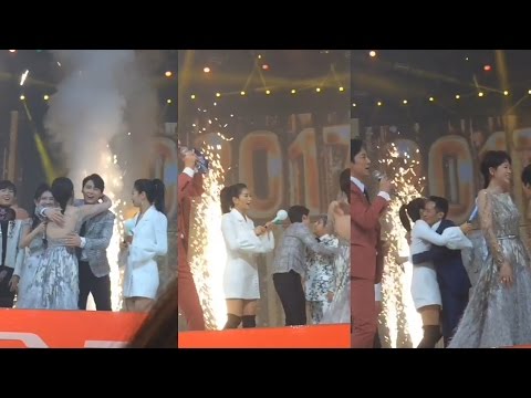 2016.12.31 湖南衛視跨年 劉濤玩壞螢光棒