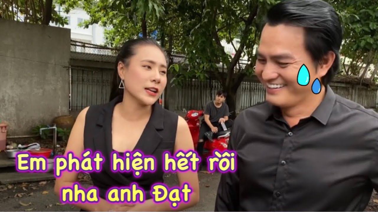 Anh Đạt bị Hồ Bích Trâm phát hiện mang vớ sai tone áo và chân bị giãn tỉnh mạch hichic