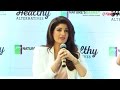 Twinkle Khanna perfectly reacts to Akshay Kumar's early to rise, early to bed routine; Watch