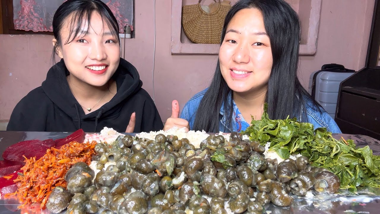 Улитка Эромба, маринованные куриные огурцы, отварные листья пассифлоры и мукбанг из отварной свеклы