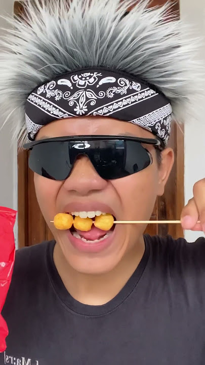 Kind Grandpa Eats Candy 🥳🍡🤏🏻Skewers and the Funny Ending yi771167  #shorts