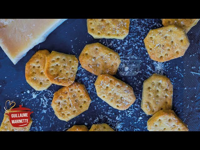 COMMENT FAIRE SES TUCS (CRACKERS SALES) MAISON ! - RECETTE FACILE