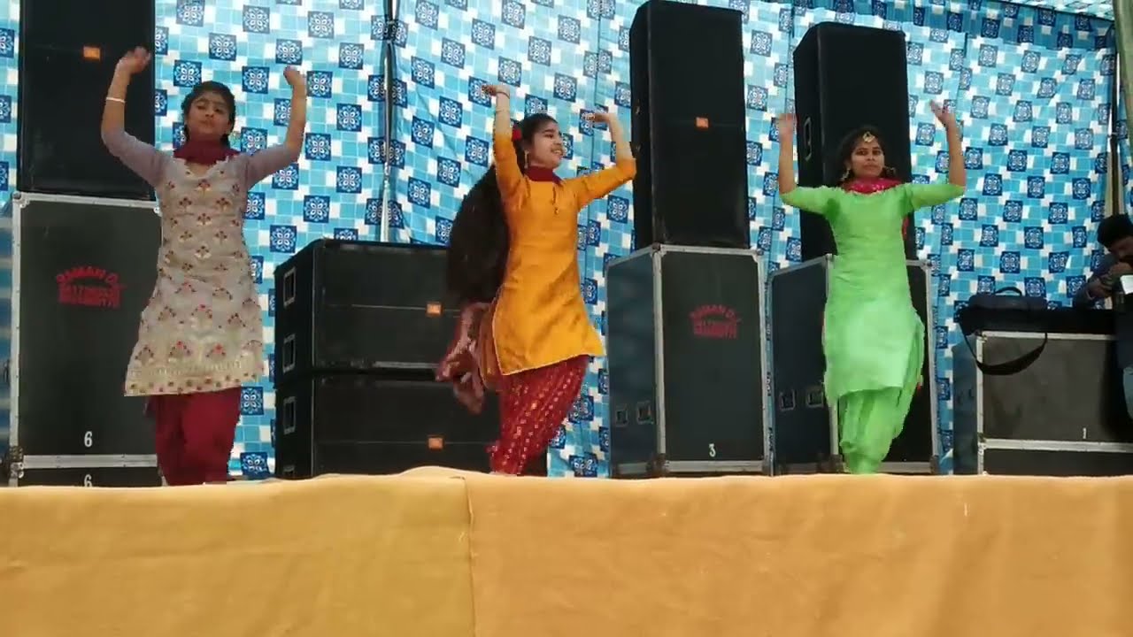 Girls Bhangra on School 