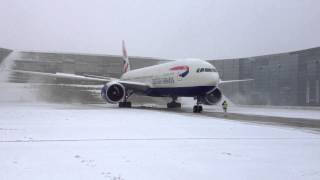Boeing 777 GE90 High Power Engine run clearing the snow - bring the noise