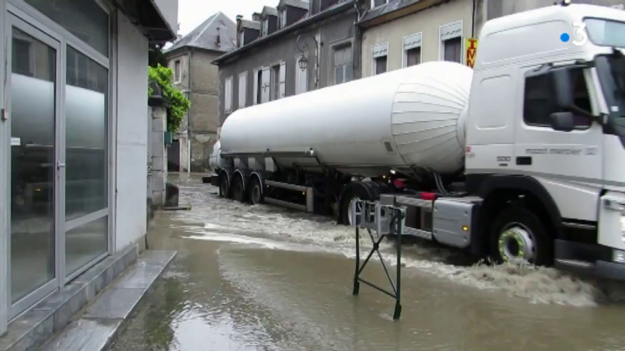 A Saint-Béat, la montée des eaux de la Garonne réveille de mauvais souvenirs