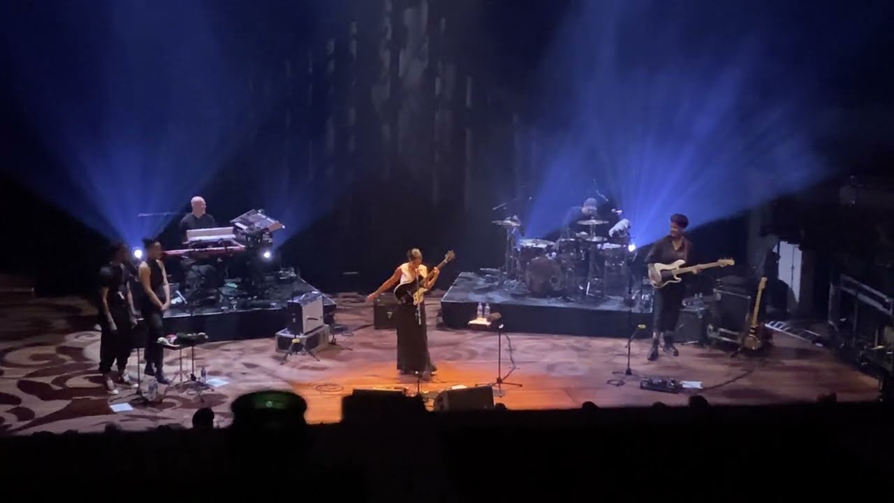 Lianne La Havas - Paper Thin (Live at TivoliVredenburg)