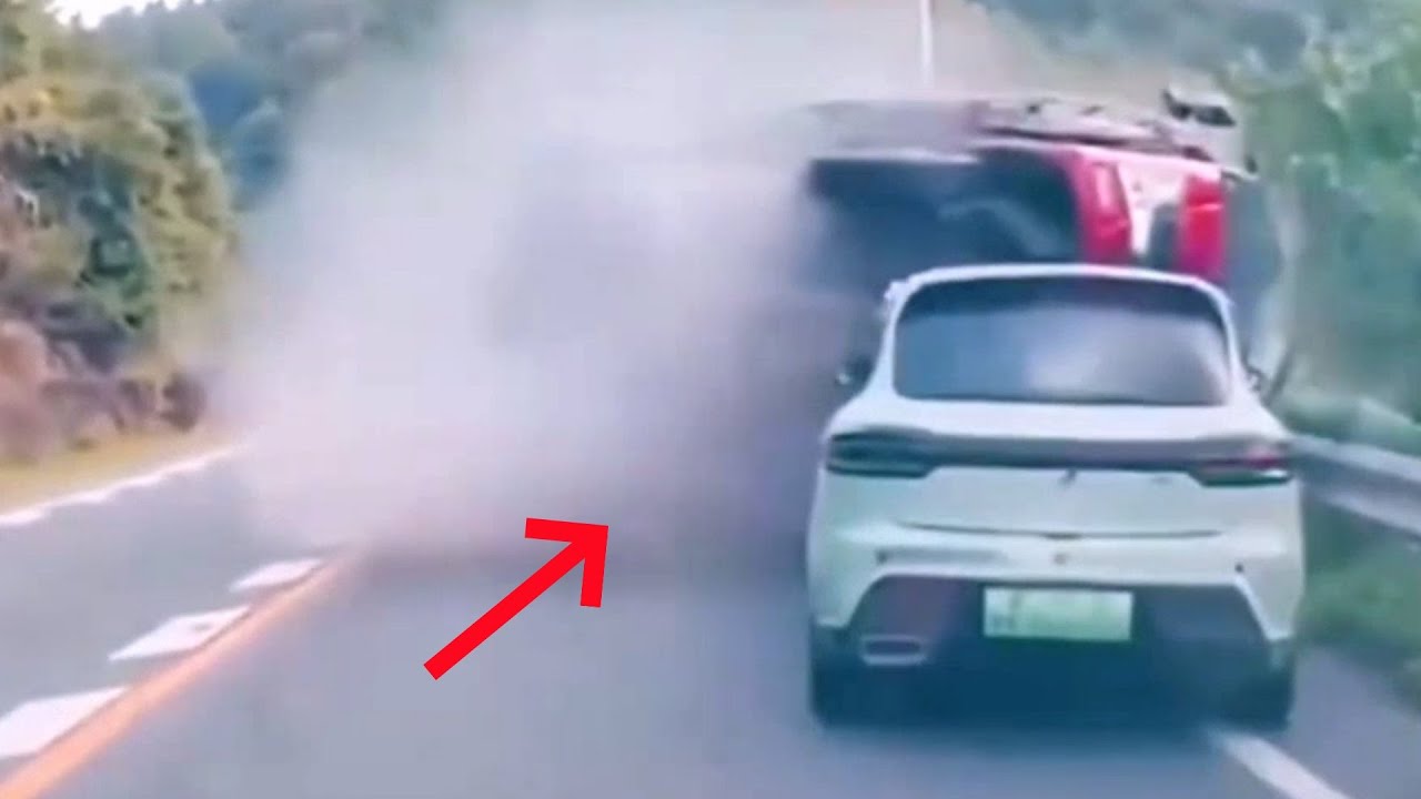 Out of Control: Chinese Truck Slides Across the Road, Oncoming Car Has No Escape
