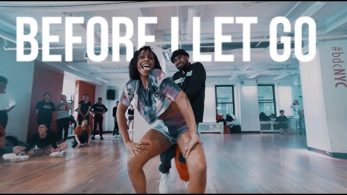 Busty kollej qiz Bruklyn Sheys zinadan becerdin oladi