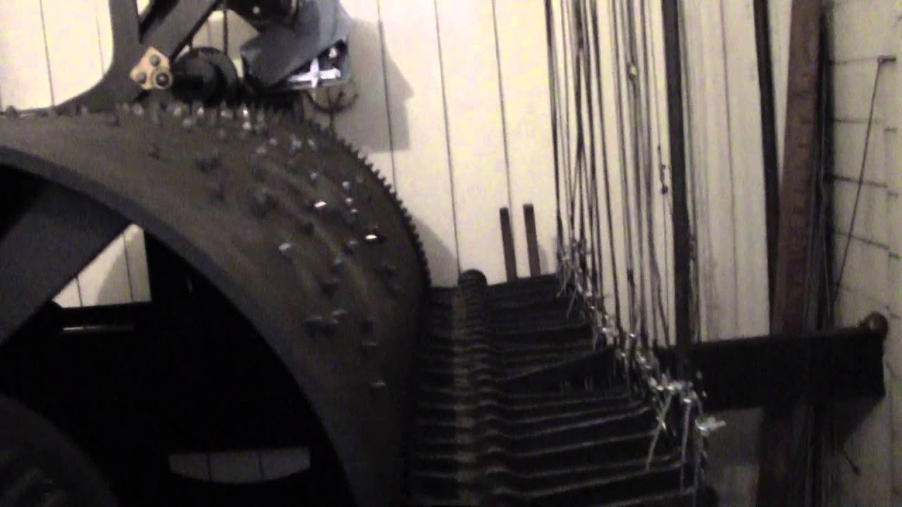 Kendal town hall carillon Monday12 00 :Kelvin Grove