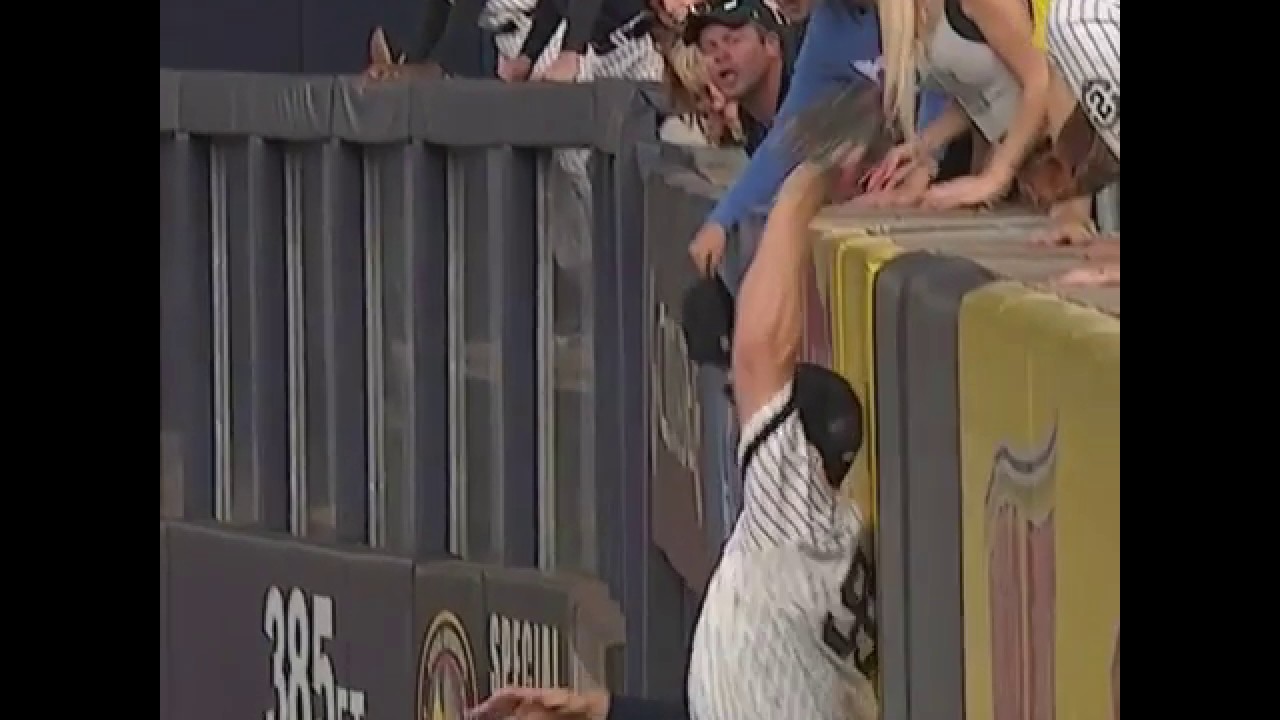 Watch Aaron Judge rob Francisco Lindor of a home run to keep Game 3 scoreless