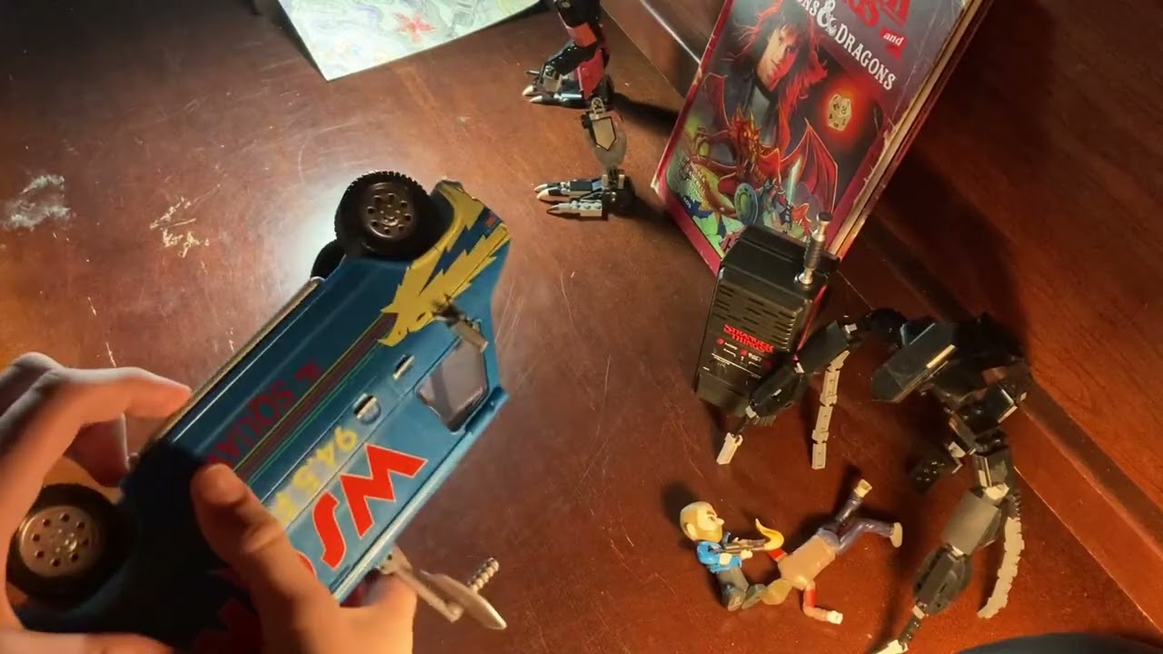 Unboxing the squawk van from Stranger Things with…STEVE￼