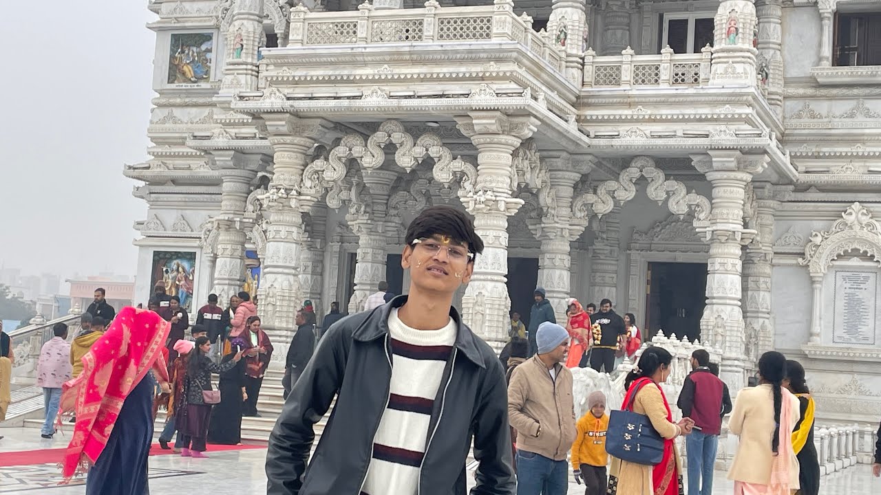 Vrindavan 🙏🏻mein itna thand 🥶 kuch nhi dekh rha hai 😮