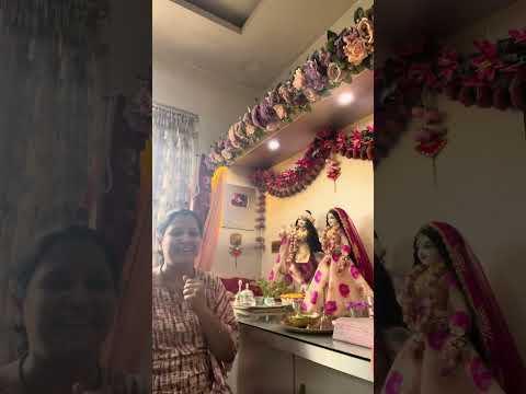 Mira bai bhajan : mandir jati mira ne sanwariyo mil gayo re , girdhar jadu kar gayo re