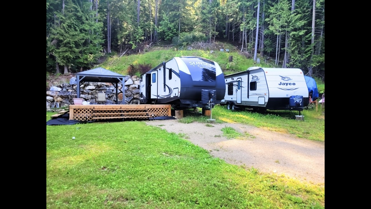 198408 483 BAYVIEW RD, NAKUSP, BC  Lake View! Nearly 1/2 Acre Lot w/ a Gorgeous RV, HUGE Deck!
