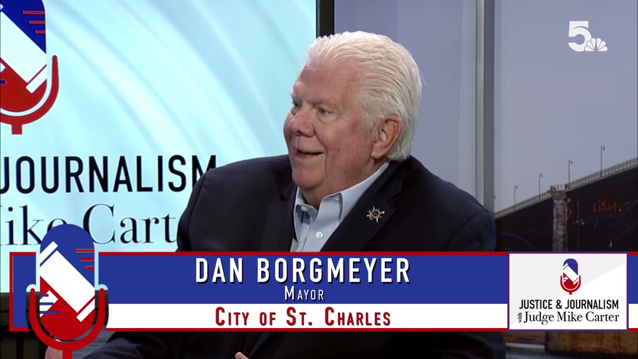 Judge Mike Carter w/ Mayor Dan Borgmeyer & Restaurant Owner Dan Badock (Lewis & Clarks)