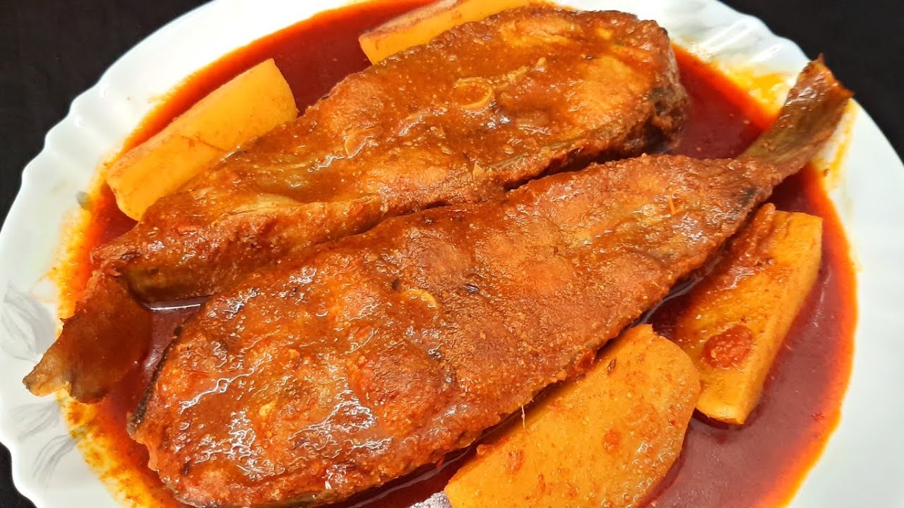 চিতল মাছ ,Clown Knife Fish (Chital Fish) Curry Chitol Maacher Jhol Bengali Fish Curry YouTube