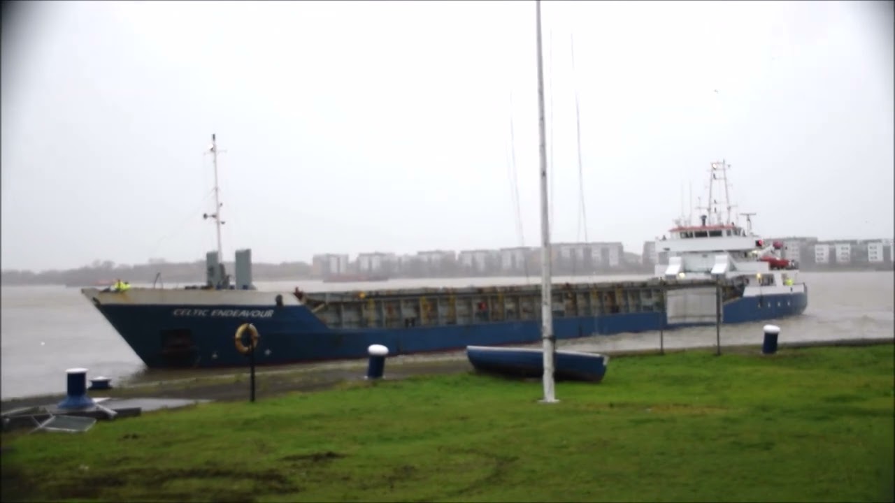 CELTIC ENDEAVOUR arrives at KGV Lock with a cargo of bagged cement powder on 20-02-22