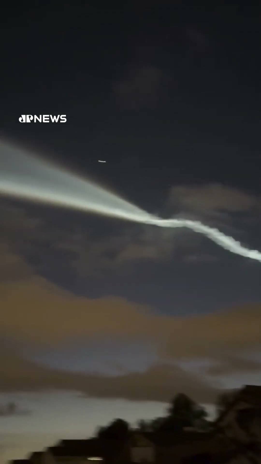 Lançamento do foguete SpaceX ilumina céu do sul da Califórnia #shorts