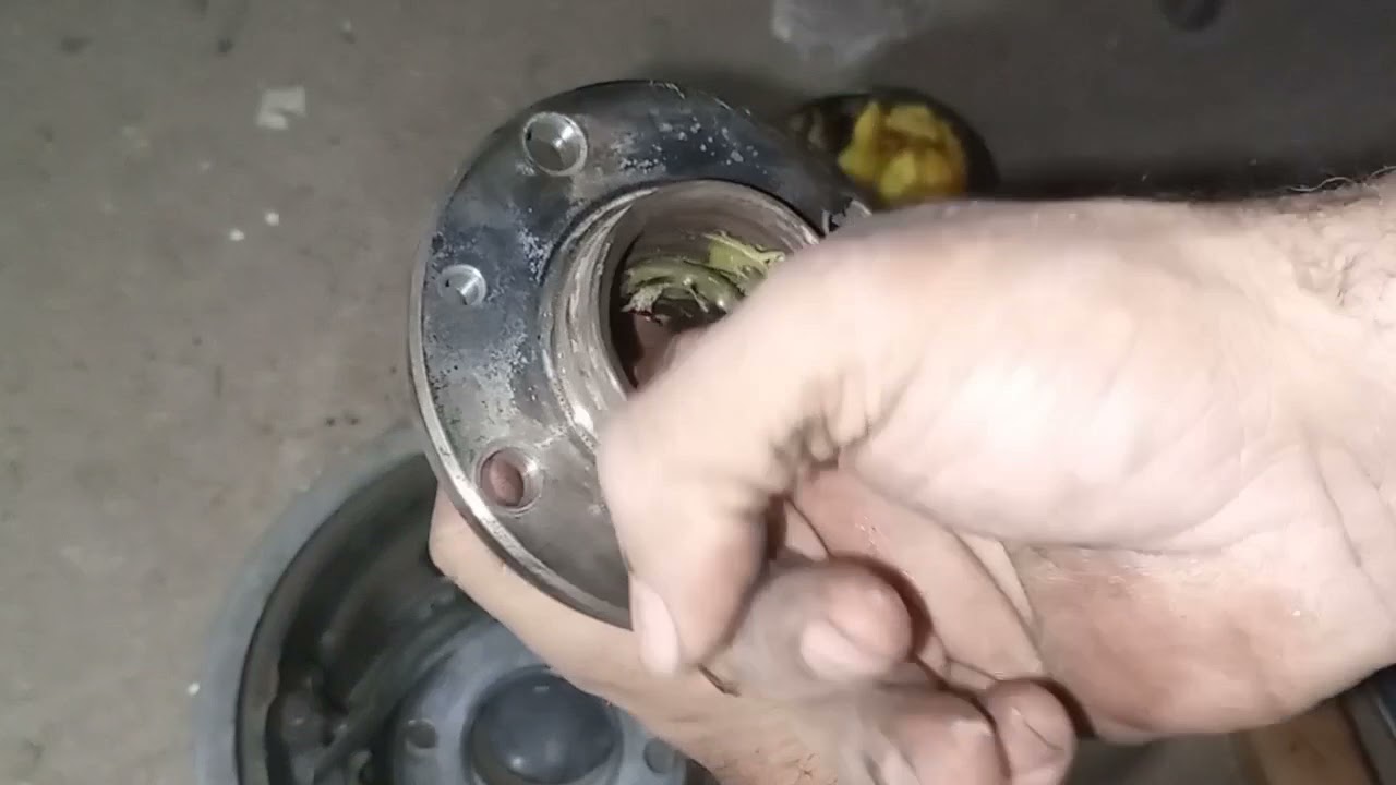 صيانة بلية الطنابوره الخلفيه للادا جرانتا