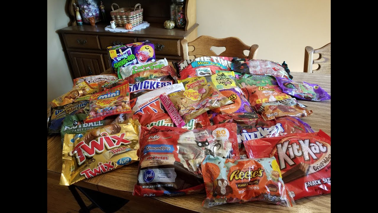 🍬MASSIVE Halloween Candy Haul 10/17/17🎃 YouTube