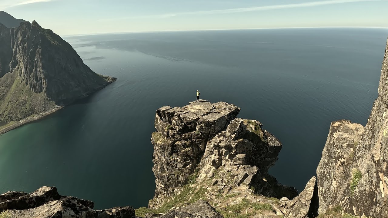 Ep5. Lofoten, hike to Kvalvika & Ryten