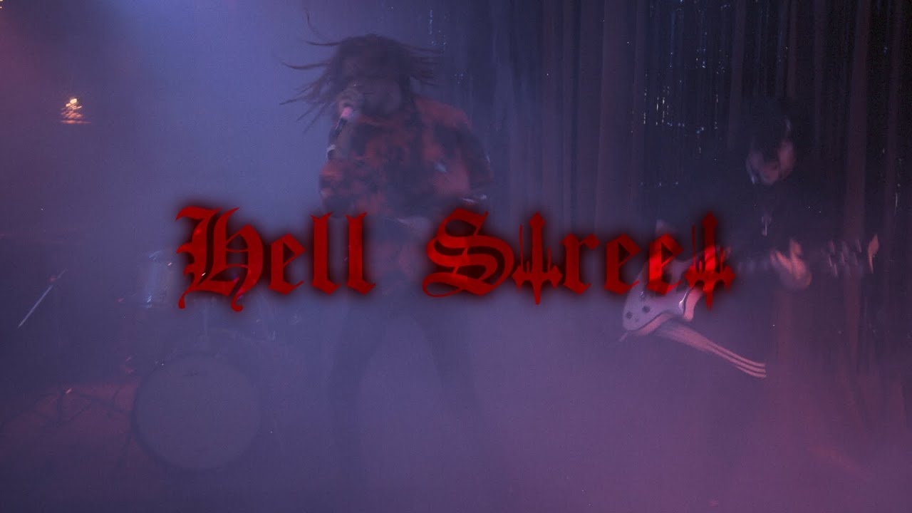 Guarda Deion Reverie - Hell Street (Official Music Video) su YouTube Guarda Deion Reverie - Hell Street (Official Music Video) su YouTube