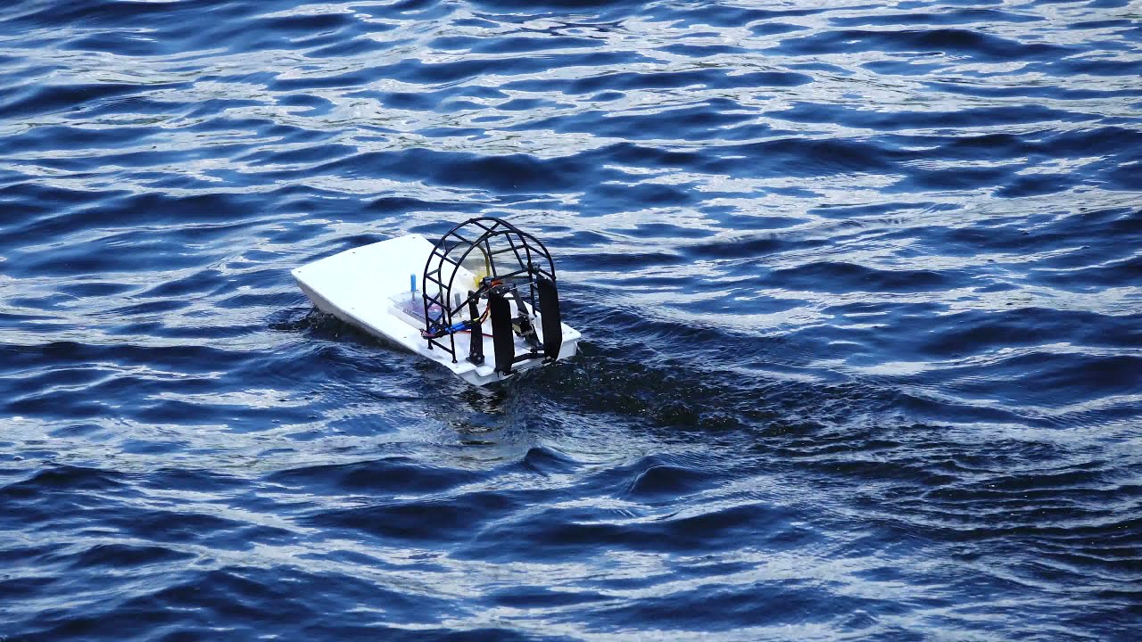 Kurze gedrosselte Testfahrt mit neuem 3- Blatt-Propeller im Hobbyking Swamp Dog