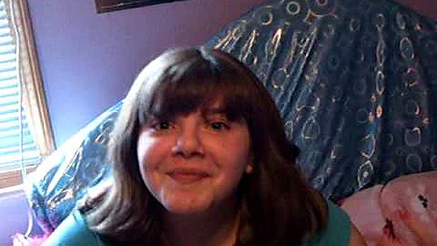 Ashley, Lauren, and Olivia in Laurens Room being w...