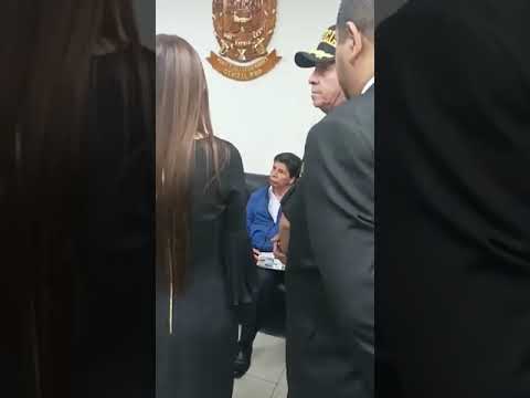 Presidente  esquerdista do Peru é preso após tentar fugir de impeachment