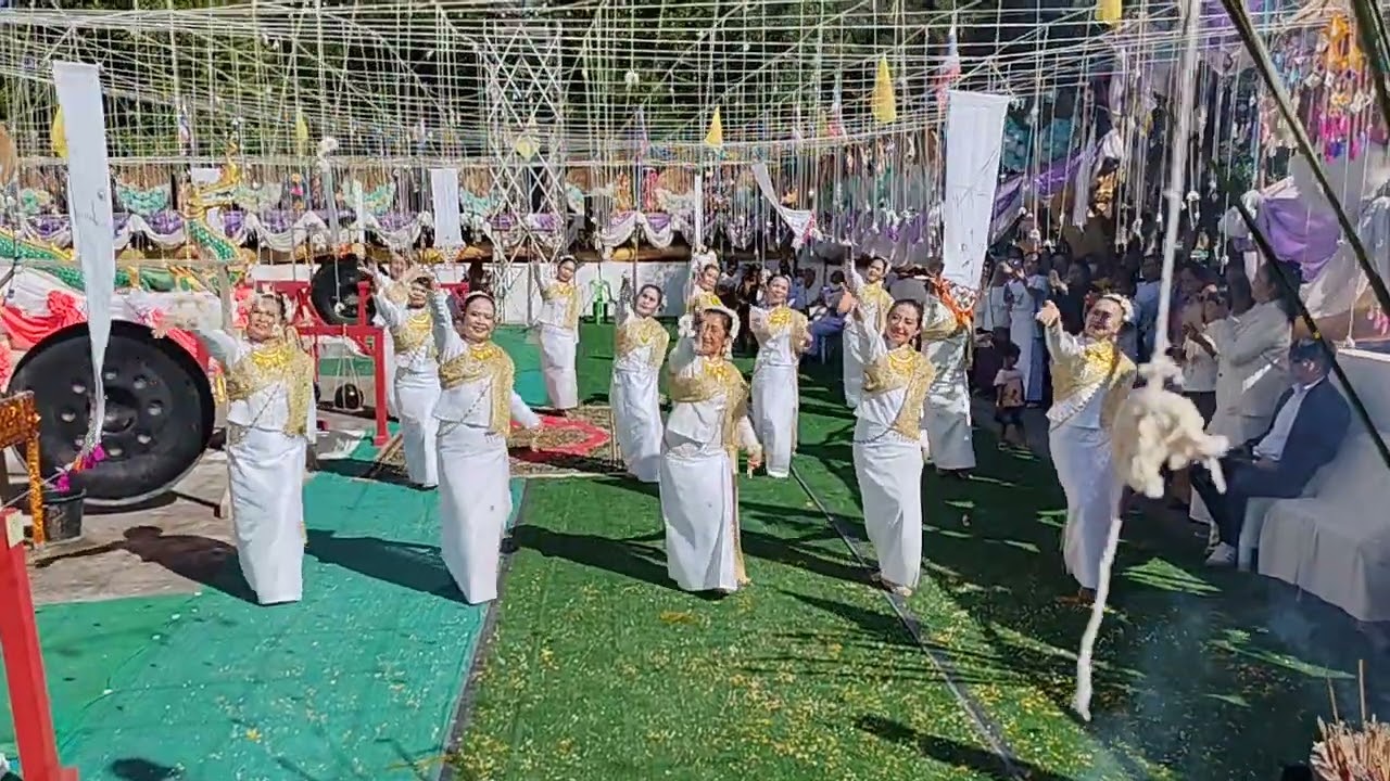 รำบวงสรวงงานปิดทองฝังลูกนิมิต วัดบูรพาราม บ้านหนองหว้า ต.หนองเสาเล้า อ.ชุมแพ 26 ธ.ค.68