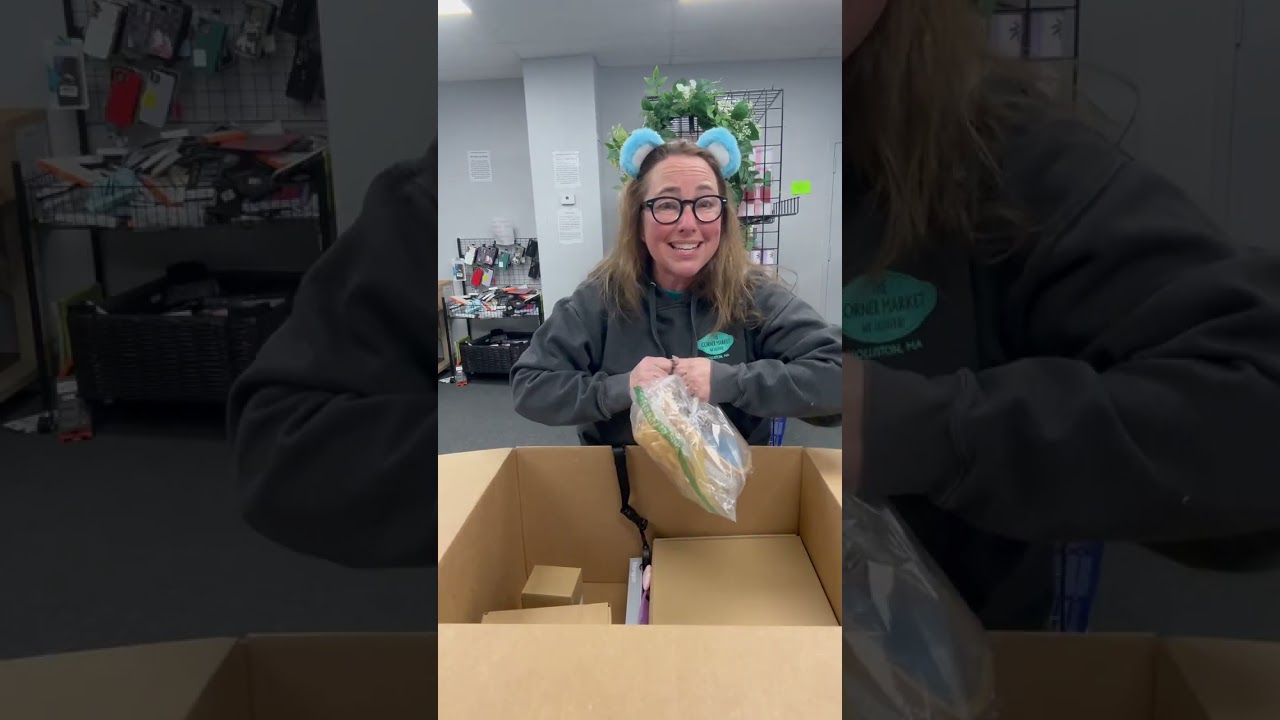 1.6.26 Unboxing Amazon Mystery Box w over $405 in products